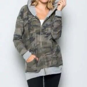 7th Ray Women’s Super Soft Camo Zip Up Hoodie Size Medium